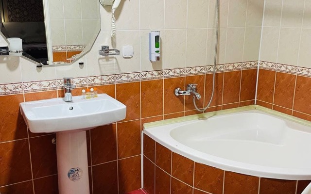 Chor Minor 100 m do starogo goroda s besplatnum bassejnom  Hotel