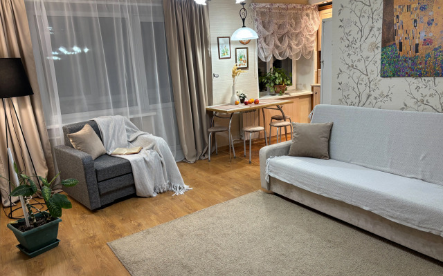 Tryokhkomnatnaya Kvartira Na Pushkinskoy Flat