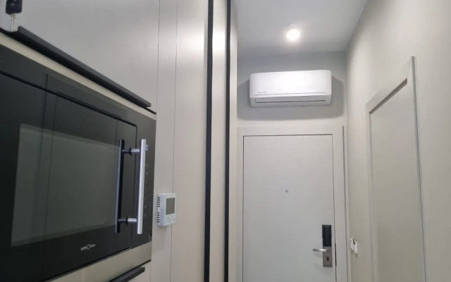Uyutnaya Studiya s Pryamym Vidom na More Apartments
