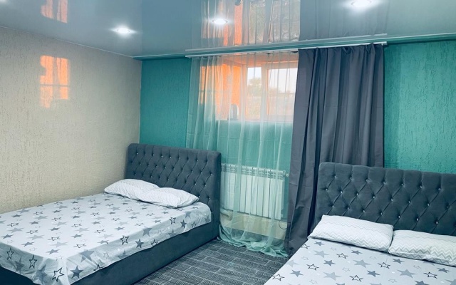 Семейный номер Comfort (2 отдельные кровати, двуспальная кровать и диван) — фото 1