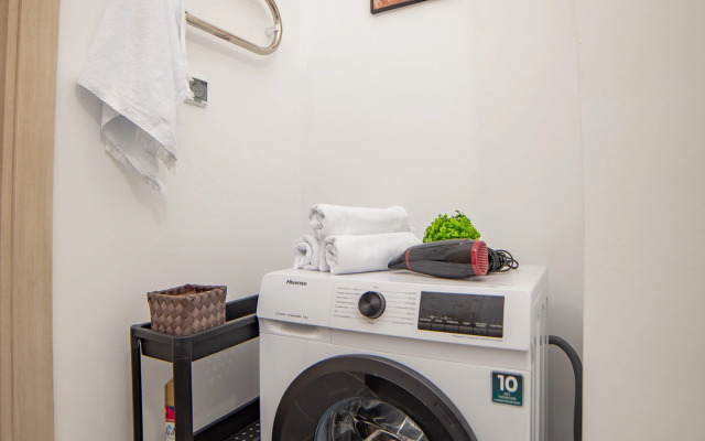 Квартира Евро-Двухкомнатная BeGuest на Академика Ландау 36