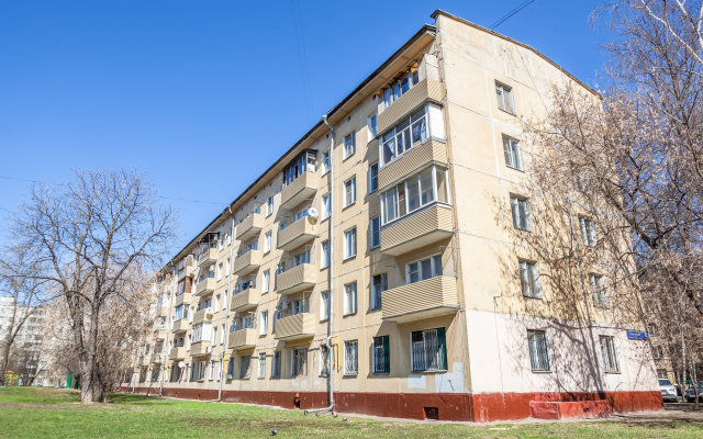 U Metro Shodnenskaya Apartments