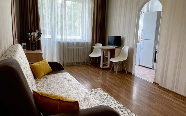 Uyutnaya Dvukhkomnatnaya Kvartira v Tsentre Flat