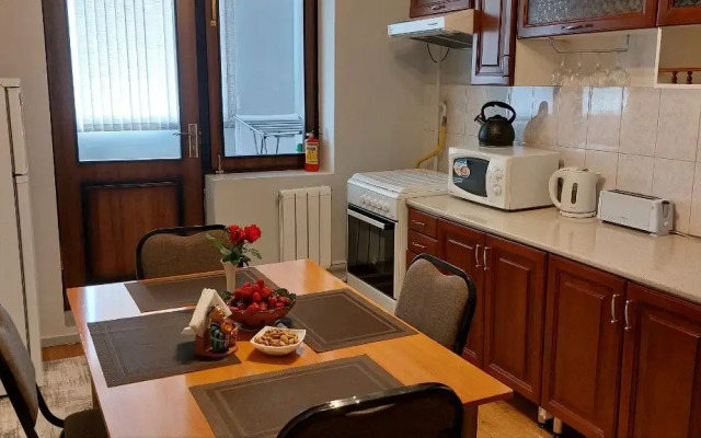 The Traveler's Apartment, Apartments