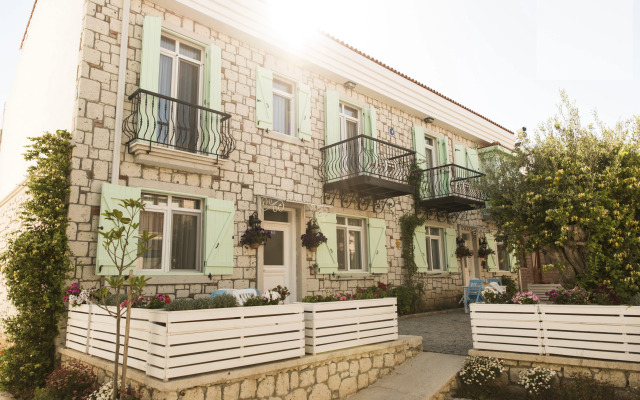 Zeytin Arası Apart Otel