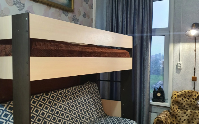 V Starinnom Osobnyake  voskresenskaya - Pamyatnik Provintsialnogo Klassitsizma Flat