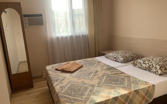 Yuzhny Guest House