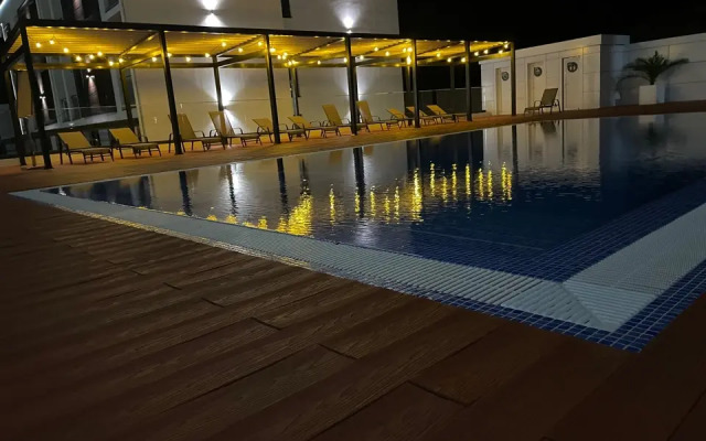 Casablanca Hit S Balkonom S Vydelennoy Spalney Apartments