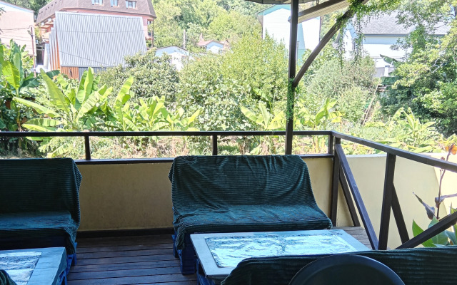 Oazis Na Molodezhnoj Guesthouse