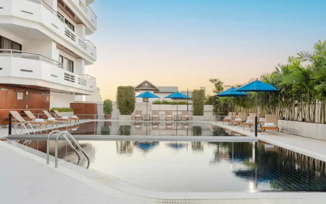 Отель Centre Point Hotel Sukhumvit 10