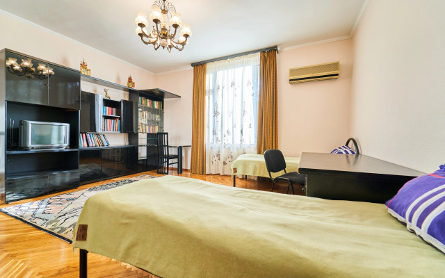 320 m² in the Very Center of Sochi Private House