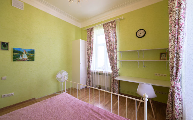 Apartments ARSENIKA near the metro and park, 10 minutes drive from the Kremlin