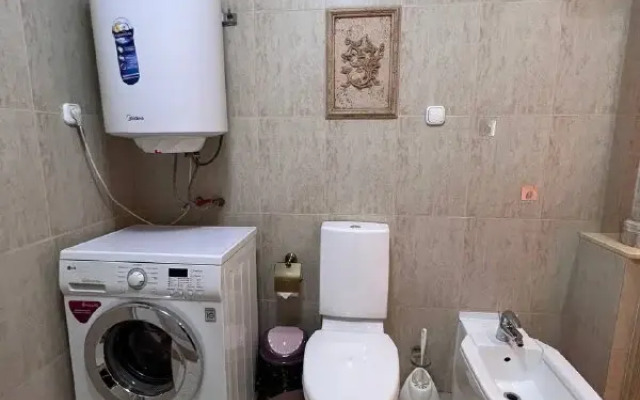 Shikarnaya Trekhkomnatnaya na Michurina Flat