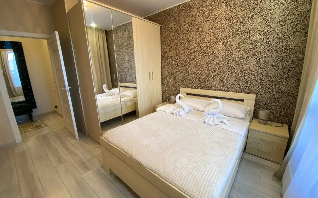 Квартира рядом с теннисным кортом и парком Сибирь House