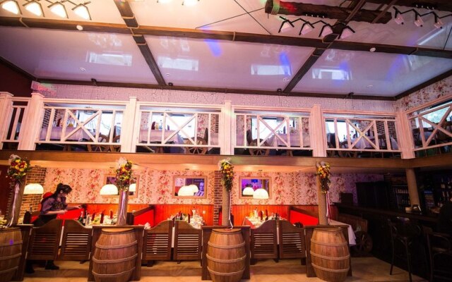 Rancho Hotel-Entertainment Complex