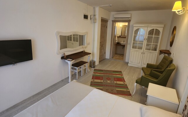 Tarcin Alacati Otel