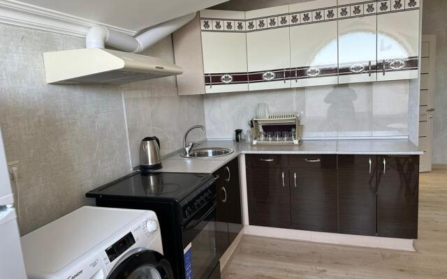 Apartaments ''Elenika'' V Tsentre Kaspiyska S Vidom Na Gory