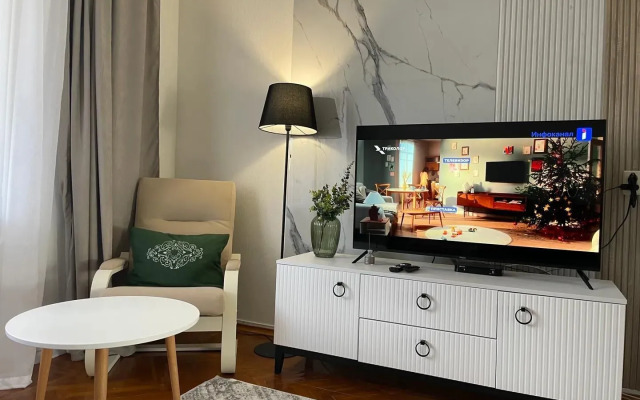 Na Levo-Bulachnoy Ulitse 56/2 Apartments