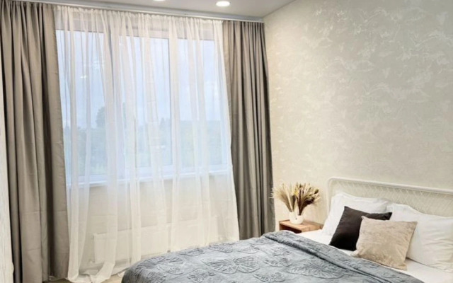 Na Ulitse Druzhby 28/7 Flat