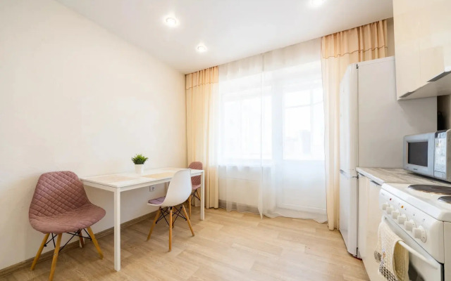 Chistyj Vzgljad na Alekseeva 23 rjadom s TRC Planeta Apartments