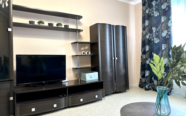 Iris s Dizaynerskim Oformleniyem, Ryadom Mat i Ditya Apartments
