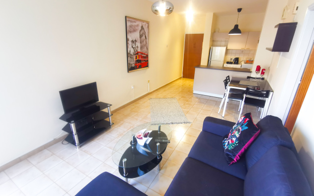 Flirty Flamingo Seaview Apartments
