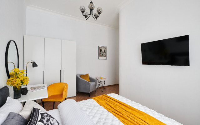 GM YArkaya Trekhkomnatnaya u Krasnoj Ploshchadi Apartments