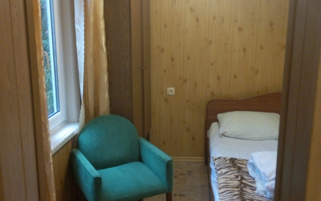 Prosvescheniya, 88 guest House