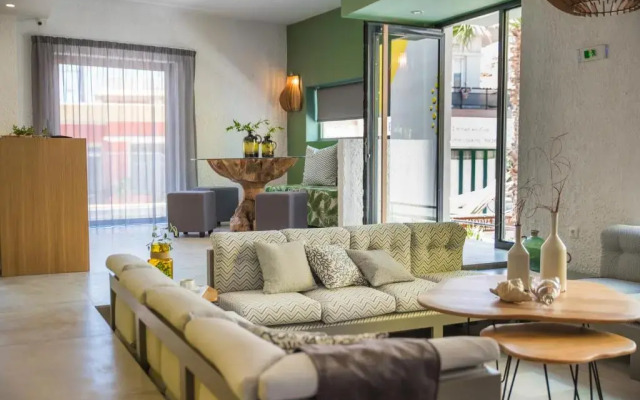 Natali Apartments