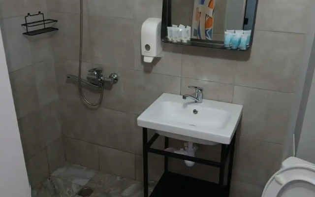 Tahar Hotel