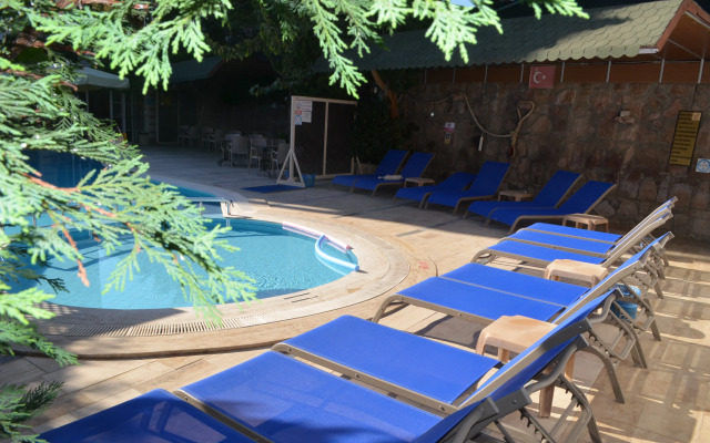 Megas Hotel
