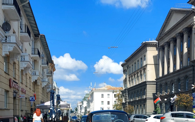 Апартаменты 4-х комнатные центре на Карла Маркса 25