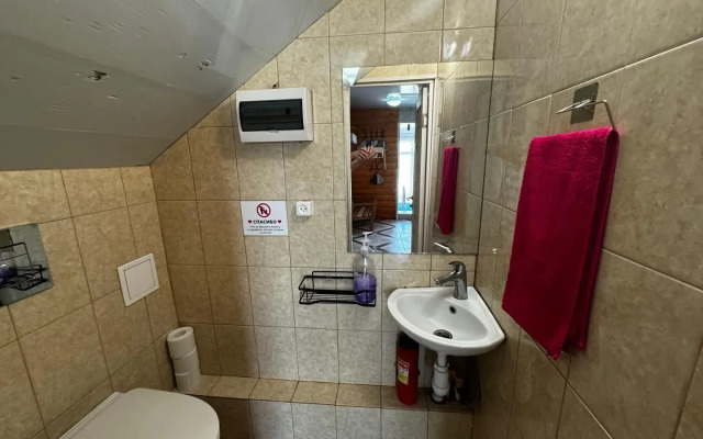 Dvukhetazhny s Saunoy Privat House