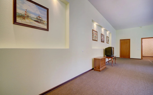 Апартаменты у площади Восстания