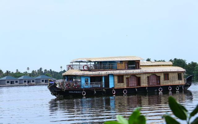 Отель Sreekrishna 2 Bedroom Private Houseboat