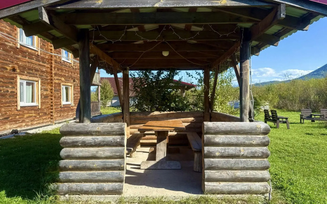 Thach from Travel Hotels Entourage