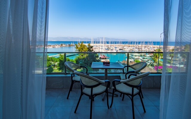 Fortunella Suits & Villas Hotel