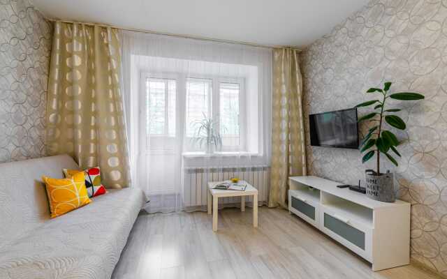 V 10 Minutakh Ot Kremlya Flat