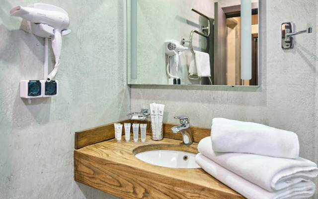 Wood House Hotel