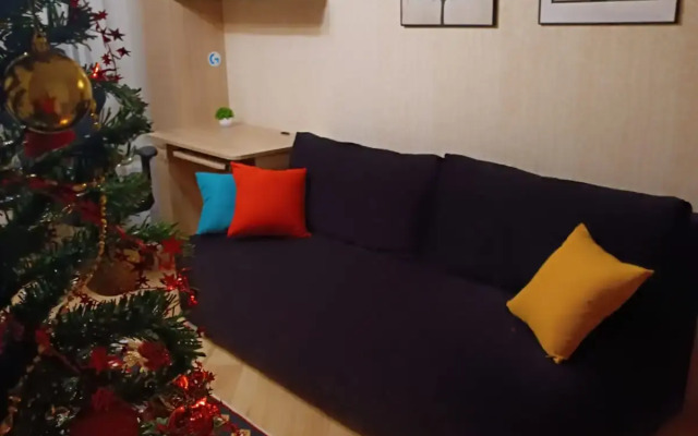 Uyutnaya Dvukhkomnatnaya Solnechnaya Savanna Flat