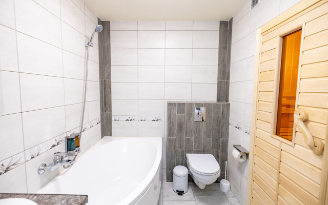 Merlin-Monro Flat with sauna