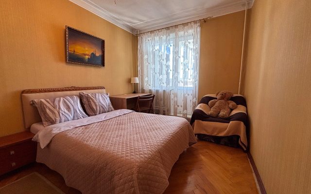 Квартира Винтажная 3-к у метро Озерная 72м2