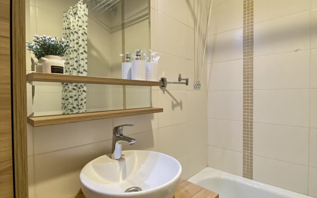 Vozle TRTS Kristall Apartments