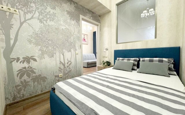Ulitsa Roz, D.36 Flat