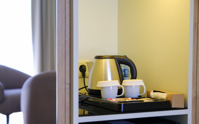 Dugi̇ Hotel