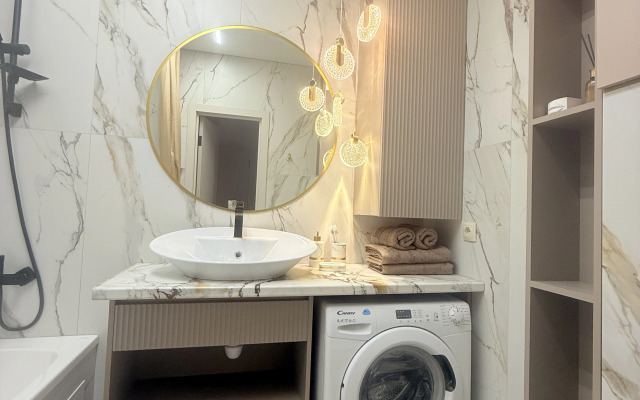 Dizaynerskaya S Vidom Na Reku Flat