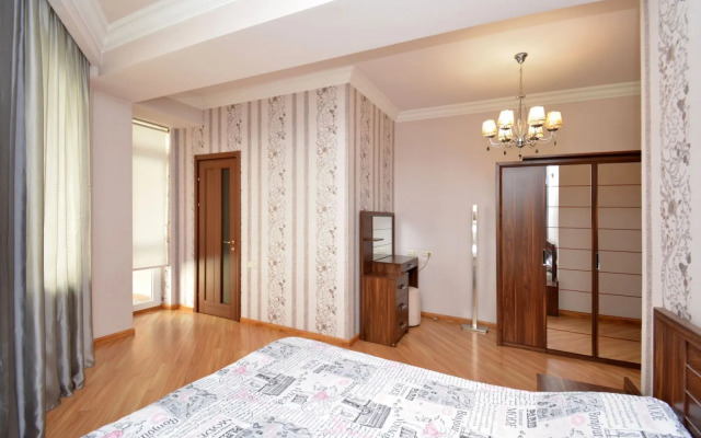 3-komn. v tsentre goroda na Severnom prospekte Flat HH550
