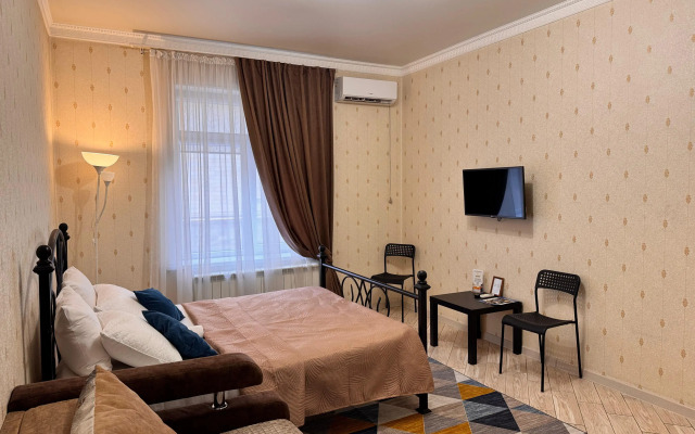 Tolstogo 180b 1 Etazh Flat