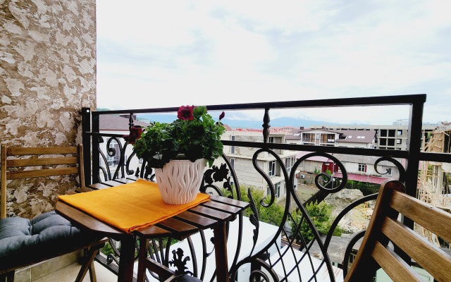 Na Nizhneimeretinskoy 143 Flat