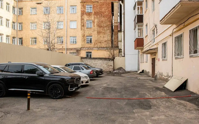 V Tikhom Istoricheskom Tsentre Flat